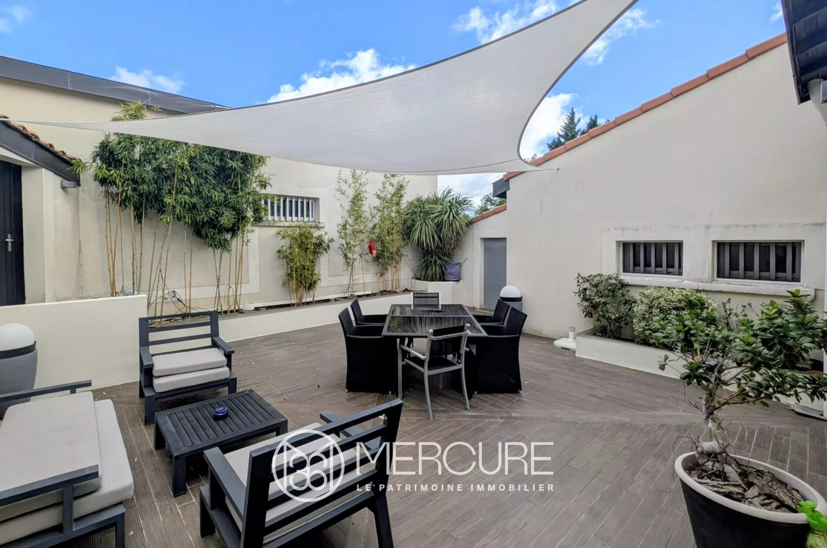 BELLE MAISON AVEC DEPENDANCES ET GRAND PARC - 9271TS