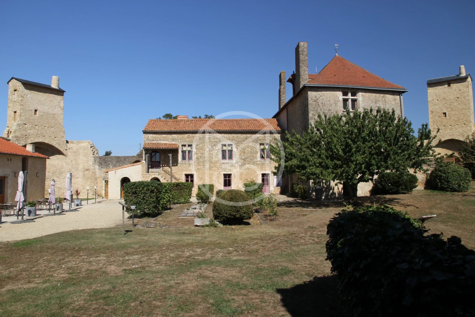 Château Monument Historique XI-XVèmes - 9786PO