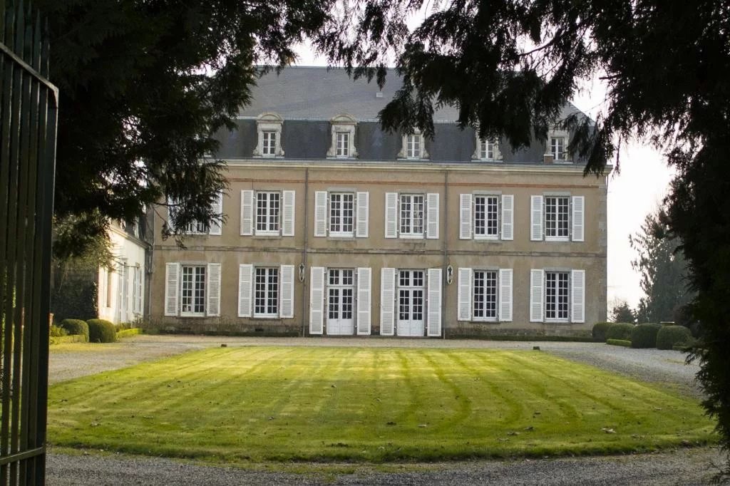 Buy Chateau SaintGermainleFouilloux (53), 24 rooms Mercure Forbes