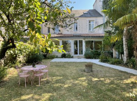 MAISON DE VILLE AVEC JARDIN - 9304PO