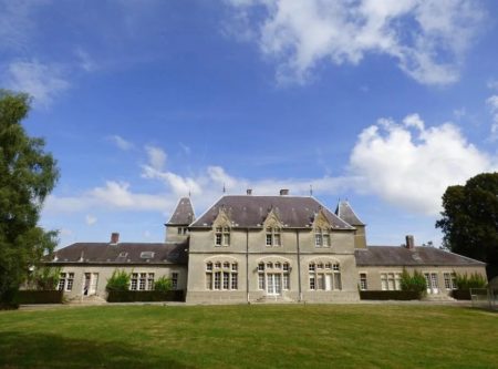 AMIENOIS – MAISON DE MAÎTRE AVEC DÉPENDANCE ET PARC 7HA - 80375vm
