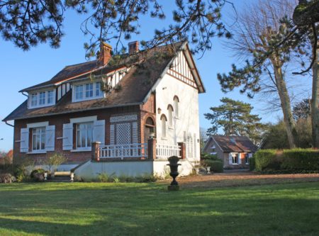 SOMME CÔTIERE – MAISON ET DEPENDANCES DANS JARDIN DE 4360M² - 80568PI