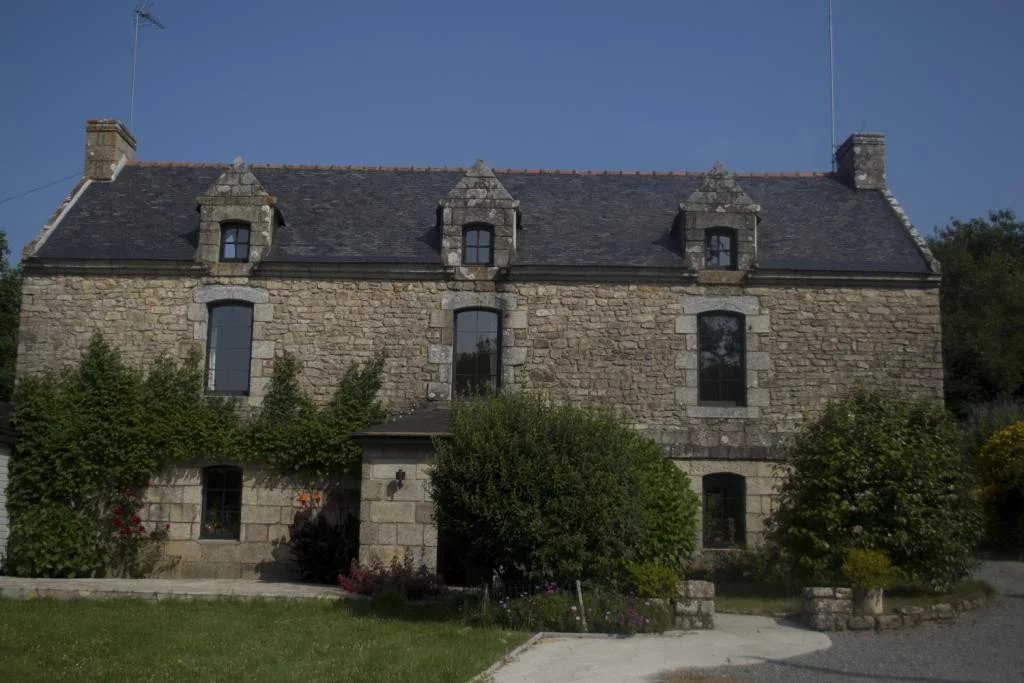 Buy Manor PontAven (29), 12 rooms Mercure Forbes Global Properties