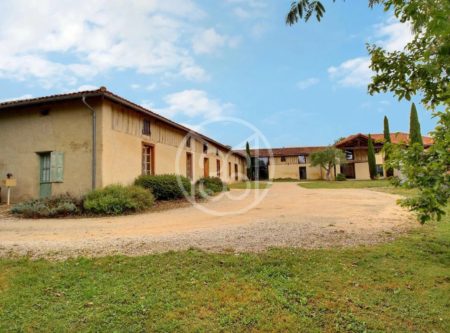 BELLE PROPRIETE EQUESTRE RESTAUREE – 5 HA - 8650TS