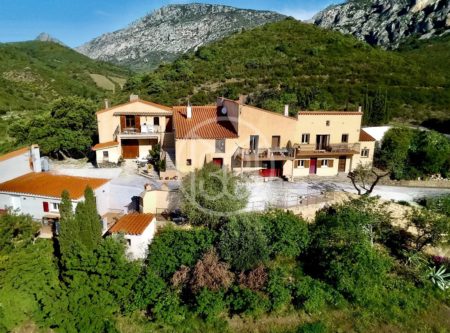 MAS SUR UN ANCIEN DOMAINE VITICOLE - 8670TS