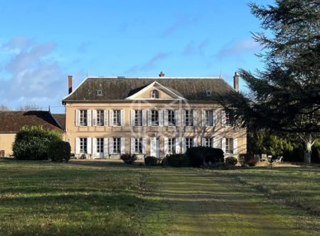 PROPRIETE XIXEME SIECLE ET DEPENDANCES – 2,3 HECTARES DE PARC AVEC PISCINE ET TENNIS - 1681EL