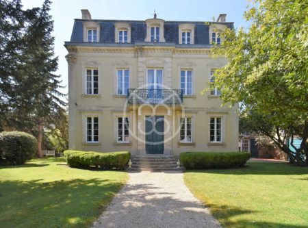 MANSION – BEAUTIFUL PARK AND OUTBUILDING - 8613TS