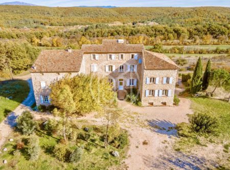 Domaine de caractère 238 ha, au cœur de la Provence - 19960CA