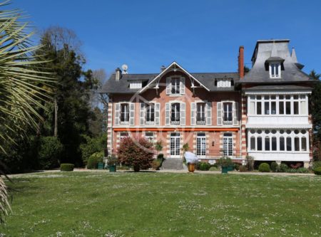MARVELOUS ENGLISH VILLA 19TH CENTURY FACING PYRENEES - 900844bx