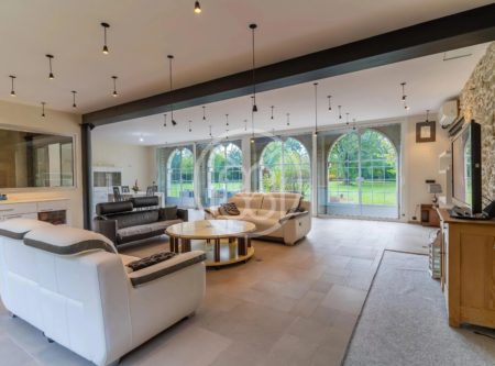 MAISON DE MAITRE RESTAUREE – PARC SUR BERGES - 8705TS