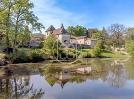 CHATEAU ISMH AVEC CHAPELLE ET DEPENDANCES  – PARC - PE20262LI