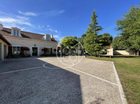HOUSE WITH COVERED SWIMMING POOL AND LIFT - 9508PO