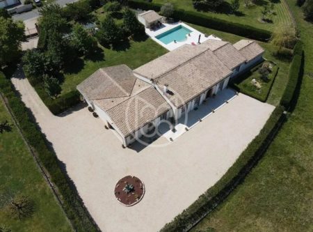 MAISON D’ARCHITECTE – JARDIN CLOS – PISCINE - 8496TS