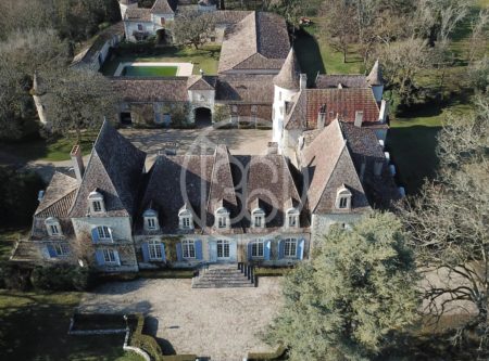 SOUTH OF FRANCE, 17TH CENTURY CHATEAU NEAR BERGERAC - 900813bx