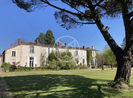 LOGIS AU CŒUR D’UNE PETITE VILLE DE VENDEE CHARGEE D’HISTOIRE - 9675PO