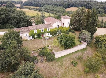 CHATEAU XVIEME IMH – 4 HECTARES - 8522TS