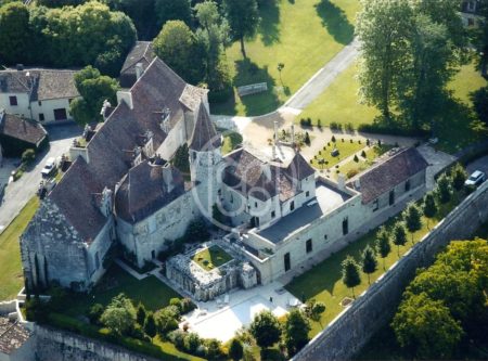 EXCEPTIONAL MH LISTED CHATEAU – BEAUTIFUL OUTBUILDINGS - 11506vm