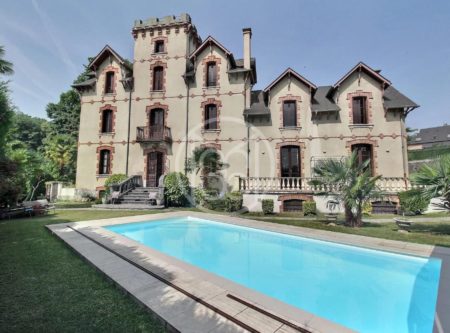 MANOR HOUSE ON WOODED GROUNDS - 900765bxTS
