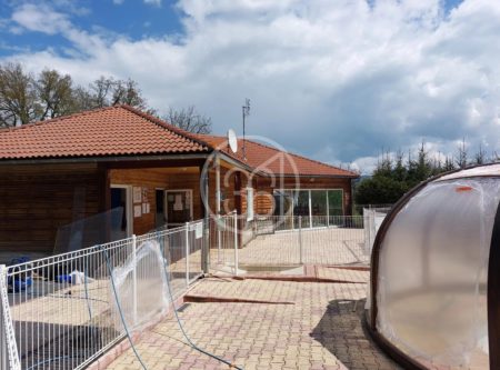VILLAGE DE CHALETS - 8633TS