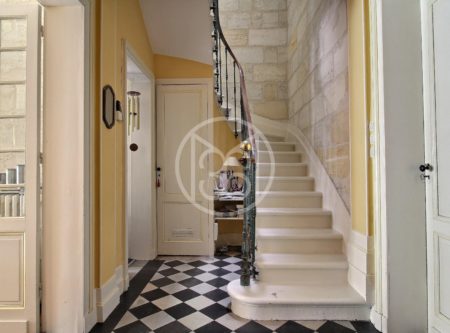 MAISON AVEC GARAGE – PLEIN COEUR SAINT-GENES - 900787bx