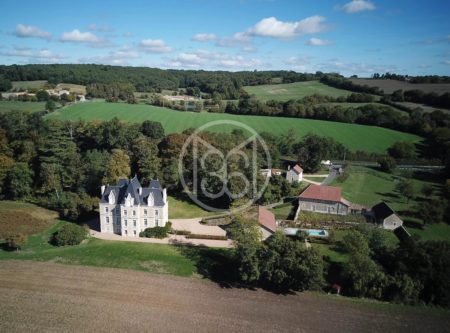 PROPERTY BORDERED BY THE RIVER VIENNE - 9538PO