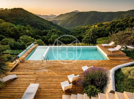 FERME A LA MONTAGNE SUR 91 HECTARES - 8494TS