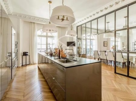 Paris 8th – Faubourg St Honoré / Madeleine, luxurious 3,070 sq. ft. apartment - 559VPA