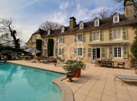 LOVELY 18TH CENTURY MANOR HOUSE ON 4 HECTARES - 900839bx