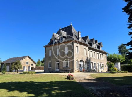 Oradour sur Vayres, à 35 km environ au Sud-ouest de Limoges Maison de maitre avec dépendances et grand parc - FP20246LI