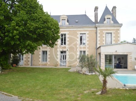 Maison de Maître rénovée avec Piscine - 9718PO