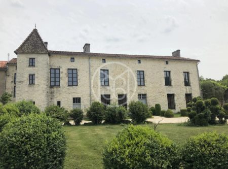 Castle / Logis of the XVth century entirely renovated with taste, pond, forge and gite on 5ha - 23038