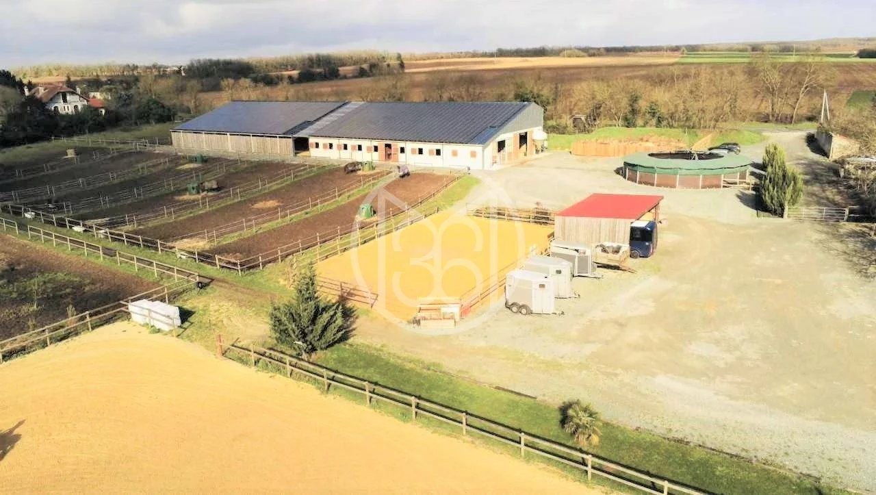 Buy Equestrian estate SaintJeand'Angély (17), 10 rooms Mercure