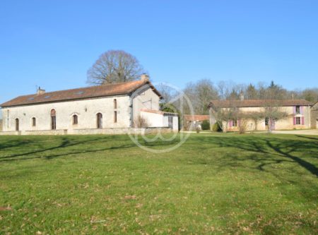 ANCIENT HOUSE WITH OUTBUILDINGS - 9635PO