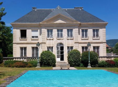 MAISON BOURGEOISE – PARC ET PISCINE - 8638TS