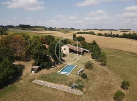 MANSION WITH A POOL AND OUTBUILDINGS - 8668TS