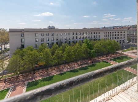 Appartement Coup de coeur dernier étage prestigieuse place Antonin Poncet - 4664LY
