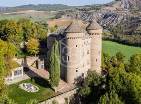 IMPOSING 14TH-C CASTLE – MAGNIFICENT VIEW - 8702TS