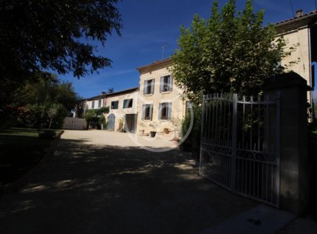 MAISON EN  PIERRE AVEC PISCINE ET DEPENDANCES - 900778bx