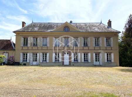 PROPRIETE XIXEME SIECLE ET DEPENDANCES – 2,3 HECTARES DE PARC AVEC PISCINE ET TENNIS - 1681EL