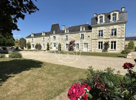 LOGIS XVIII-XIXème avec PISCINE et MAISON d’AMIS - 9731PO