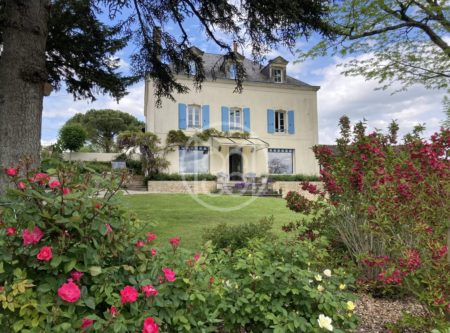 CHARACTER HOUSE WITH SECOND HOUSE AND POOL - 9746PO