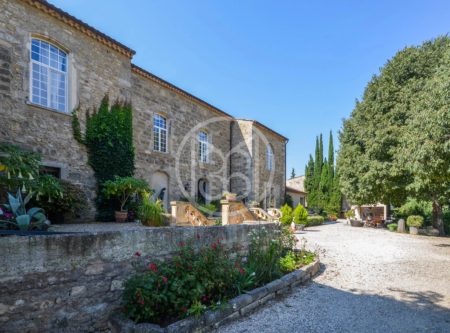 ELEGANT MANOR HOUSE RESTORED FROM THE XVIIITH CENTURY – OUTBUILDINGS RESTORED – PARK - 19548LR