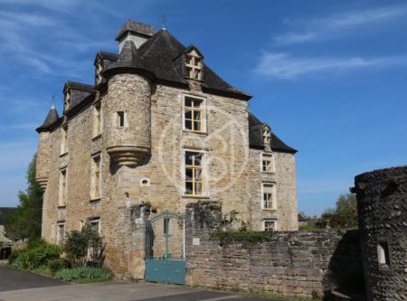 ELEGANT CHATEAU XIVEME AVEC JARDIN A LA FRANCAISE - 900837bx