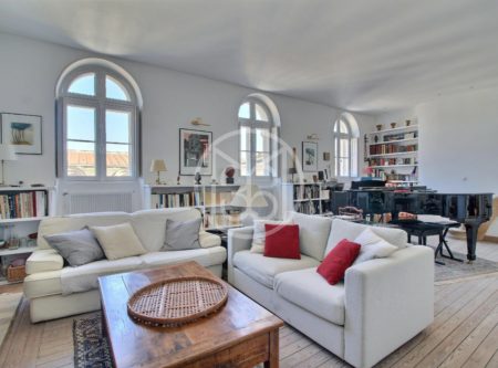 APPARTEMENT AVEC ASCENSEUR – TRIANGLE D’OR - 900845bxA