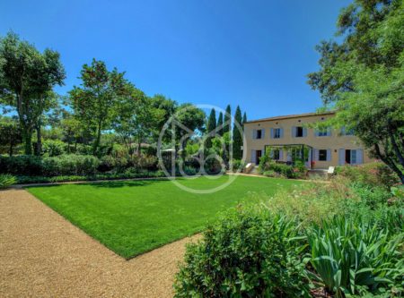 EXCEPTIONNELLE  BASTIDE PROVENCALE AU COEUR DE PLUS DE 6 HECTARES - 20147LR