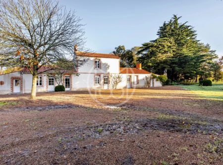 CHALLANS – Ancien corps de ferme et sa dépendance - 2245VE