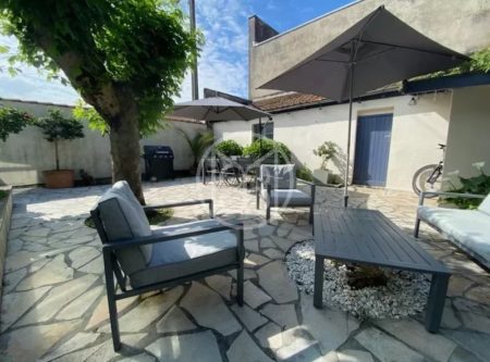 MAISON 140 M² AVEC JARDIN ET GARAGE DOUBLE - 900828bx
