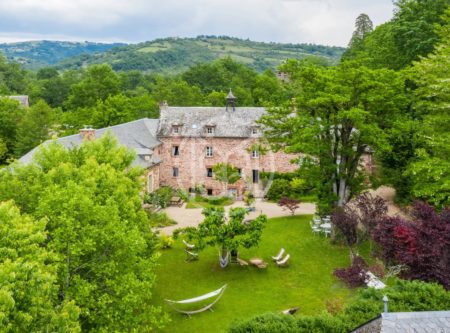 ANCIEN COUVENT RESTAURE EN RESIDENCE FAMILIALE - 8824TS