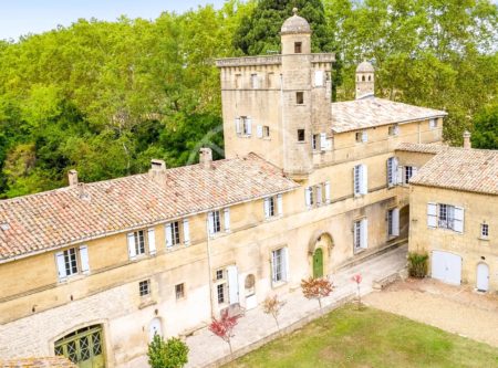 South of France – listed chateau 10 minutes from the sea - 60000LR