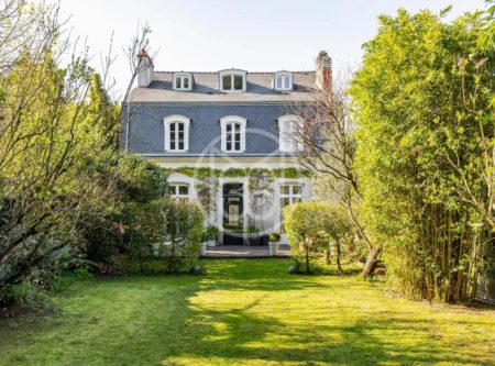 Nantes , Saint Clement – Splendid private mansion with garden - 2281NA